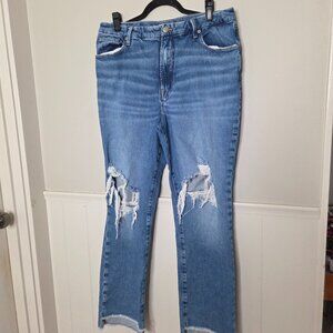 GOOD AMERICAN Distressed Step Hem Jeans
